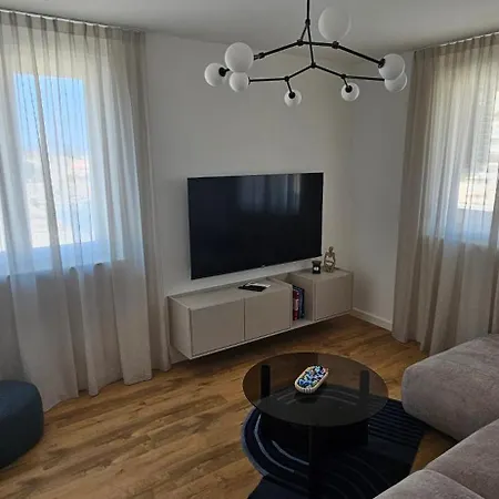 Azure - Old Town And Sea View Apartment