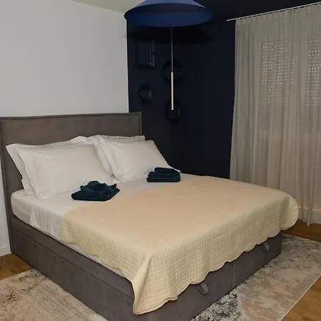 Azure - Old Town And Sea View Apartment
